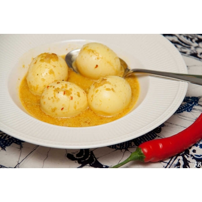 Egg in spicy coconut sauce/Telor Besengek, 1 pce